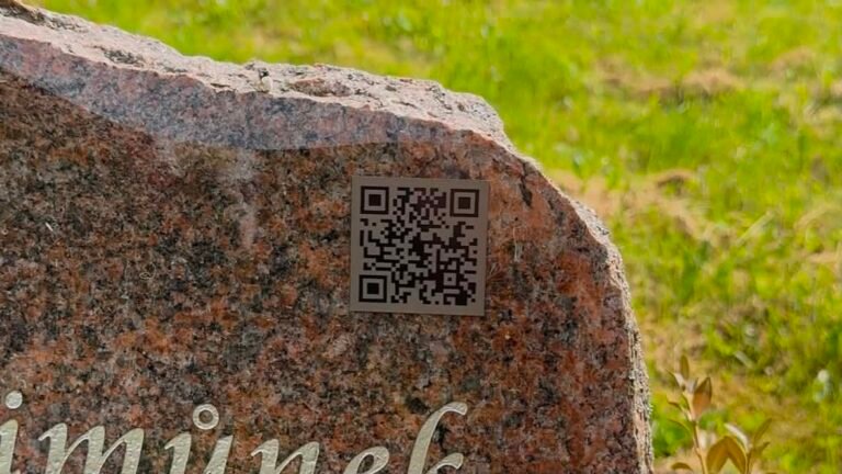 Tradice a technologie: Jak QR kódy respektují pietní prostředí hřbitovů